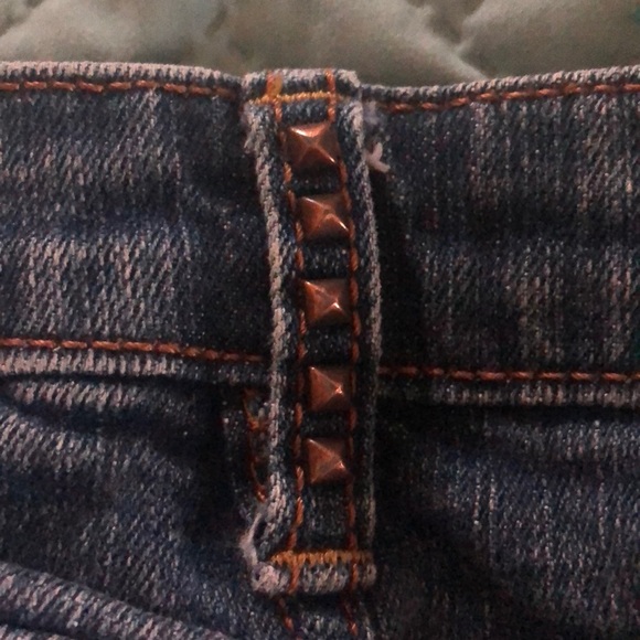 ❤️ B Venice Jean Shorts - Distressed with Studs - Picture 6 of 7